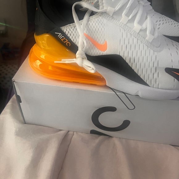 Nike Air Max270 - Picture 5 of 11